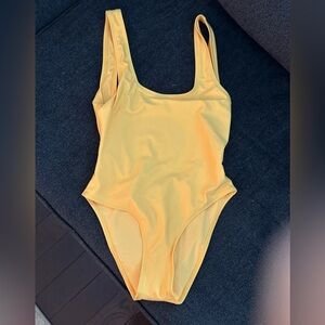 BRAND NEW KENDALL+KYLIE SWIMSUIT XS